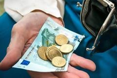 Νέες μειώσεις συντάξεων αν δεν αλλάξει το μοντέλο ασφάλισης