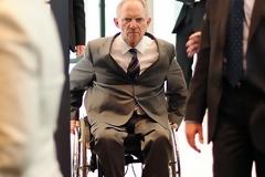 Θα βάλει ο Σόιμπλε νερό στο κρασί του;