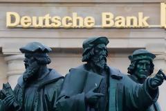 Η Deutsche Bank «κόβει» 3.400 πελάτες