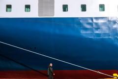 Παραμένουν δεμένα στα λιμάνια τα πλοία