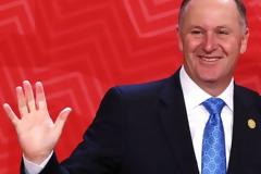 Πρωθυπουργός παραιτείται γιατί η γυναίκα του...