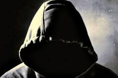 Επίθεση κουκουλοφόρων στο σπίτι του προέδρου του ΟΑΣΑ με συνθήματα και μπογιές