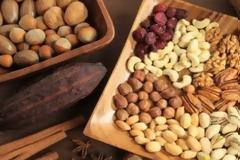 Μια χούφτα ξηροί καρποί τη μέρα μειώνουν...