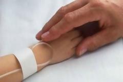 Κύπρος: Πουλούν το προσφυγικό τους σπίτι για να είναι πλάι στην κόρη τους