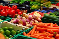 Τόνοι οπωροκηπευτικών περιμένουν…τον απόπλου των πλοίων