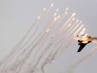 Φωτογραφία για Εγκλωβισμένος στα ραντάρ ελληνικού F-16 Τούρκος πιλότος έριξε chaff και flares για να ξεφύγει