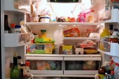 Επτά πράγματα που πρέπει να πετάξεις τώρα από το ψυγείο σου