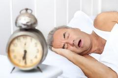 Πώς τα παραπάνω κιλά προκαλούν άπνοιες στον ύπνο