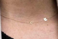 Κολιέ με τα αρχικά της και του πρίγκιπα Χάρι φόρεσε η Μέγκαν Μαρκλ