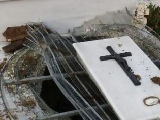 Φωτογραφία για Σύλησαν τάφους και άνοιξαν φέρετρα στα Τρίκαλα