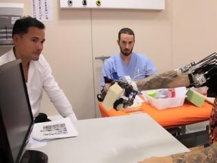 Φωτογραφία για Ρομποτικός εξωσκελετός βοήθησε τετραπληγικούς να πιάσουν αντικείμενα