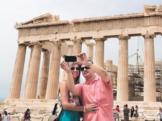 Φωτογραφία για Ρεκόρ ξένων επισκεπτών για την Αθήνα το 2016 - Σε άνοδο η τουριστική κίνηση εν όψει Χριστουγέννων