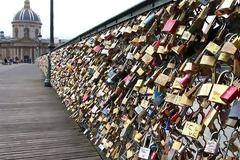 Το Παρίσι ξεκλείδωσε τα λουκέτα της αγάπης για τον πιο όμορφο λόγο