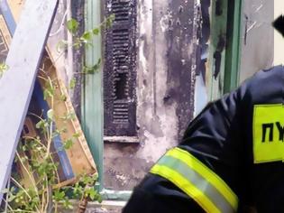 Φωτογραφία για Έβαλε φωτιά στο κρεβάτι για να τον κάψει σε διαμέρισμα στην Ευαγγελίστρια - Η ανακοίνωση της αστυνομίας