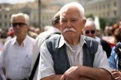 Τα αναπάντητα ερωτήματα στις παροχές Τσίπρα για τη «13η σύνταξη»