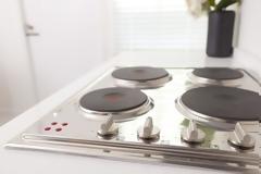 Πώς να καθαρίσεις (φυσικά) την κεραμική εστία της κουζίνας