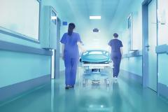 Από τις πολλές προσλήψεις, θα βουλιάξουν τα νοσοκομεία!