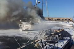 Κάηκαν δύο σκάφη στο λιμάνι του Ηρακλείου