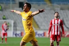 Για επιθετικό και στόπερ πάει ο Ολυμπιακός