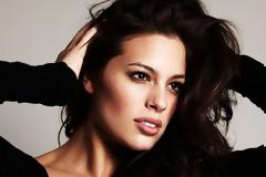 H Ashley Graham αποκάλυψε πως κάποιοι αρνήθηκαν να την ντύσουν επειδή είναι plus-size