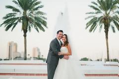 Το ζευγάρι που συναντήθηκε τυχαία 30 χρόνια μετά τον παιδικό του «έρωτα» μόλις παντρεύτηκε