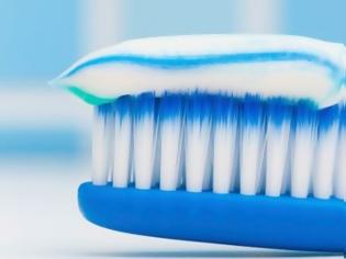 Φωτογραφία για Πώς να απομακρύνετε εύκολα τον λεκέ από οδοντόκρεμα