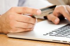 Άνω του μισού τρις λίρες η αξία των e-πωλήσεων στη Μεγάλη Βρετανία