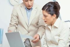 235 διοικητικοί και εμπειρογνώμονες στην ΕΕ