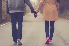 Πώς θα καταλάβεις αν η σχέση σου είναι σοβαρη, ακόμα και αν δεν της φαίνεται…