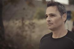 Ο Σταμάτης Γαρδέλης εισβάλλει σε τηλεοπτική σειρά του Alpha