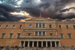 Με τις ψήφους ΣΥΡΙΖΑ-ΑΝΕΛ υπερψηφίστηκε ο προϋπολογισμός του 2017