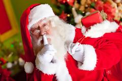 Ο Άγιος Βασίλης έκανε πρόταση γάμου και παραλίγο να τον συλλάβει η Αστυνομία!