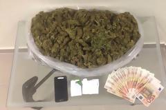 Έκανε βόλτες στο Βόλο 1,5 κιλό κάνναβη με... ταξί!