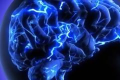 Ανεύρυσμα στον εγκέφαλο: Τα πρώιμα συμπτώματα που μοιάζουν «αθώα»