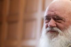 Ιερώνυμος: Δεν πρέπει να μας πανικοβάλει η κρίση