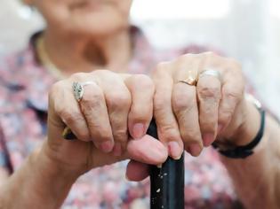Φωτογραφία για Η 82χρονη δεν …μάσησε στην κλαίουσα που προσπαθούσε να την εξαπατήσει