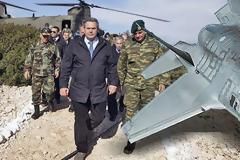 Μία... μοίρα F-35 ζητά ο Καμμένος