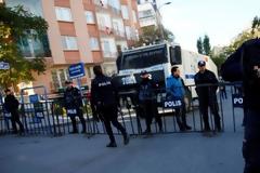 Περισσότεροι από 100 οι συλληφθέντες σε εφόδους της αστυνομίας στη Τουρκία