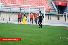 Απίστευτη γκάφα. Ο τερματοφύλακας του...σέρβιρε το γκολ!