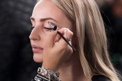 4 πράγματα που έχει ανάγκη η επιδερμίδα σου πριν το έντονο μακιγιάζ των γιορτών