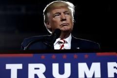 Το υπονοούμενο του Τραμπ για την παραμονή του στον Λευκό Οίκο