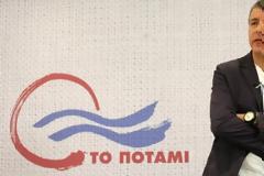 Θεοδωράκης: Θα έπρεπε να μειωθούν οι φόροι έστω και συμβολικά