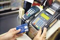 Ο φασισμός του πλαστικού χρήματος τώρα και στη Βουλή