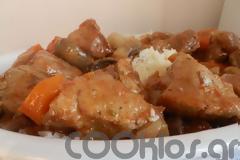 Η συνταγή της Ημέρας: Χοιρινό με κρεμμυδάκια στιφάδο και μανιτάρια