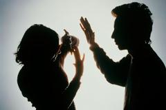 Δεκάδες κλήσεις στην Αστυνομία για βία μέσα στην οικογένεια