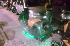 Μηχανάκι - ηχοσύστημα με φώτα νέον; Κι όμως υπάρχει και κυκλοφορεί στην Καστοριά!