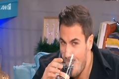 Ο Άκης Πετρετζίκης πήγε στη Φαίη Σκορδά και κάρφωσε το Γιώργο Λιάγκα