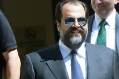 Αυξάνονται οι πιέσεις στον Πατέρα για την επιστροφή του