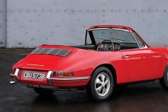 Αυτή είναι η πρώτη ever Porsche 911 Cabriolet