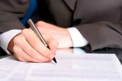 Ασφαλιστές στα πρόθυρα νευρικής κρίσης. Τους προσφέρουν «φως νερό τηλέφωνο» και μισθό με αντάλλαγμα το χαρτοφυλάκιο...